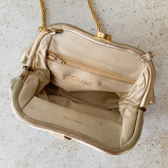 ✨ VINTAGE CHANEL Gold Leather Bag Purse 80’s - Picture 7 of 8